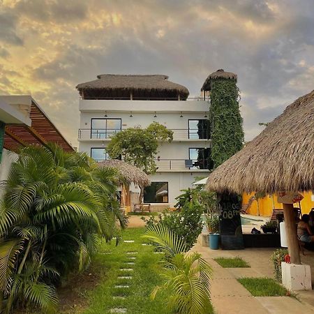 Surfnest Tamarindos Hostel Brisas de Zicatela Luaran gambar