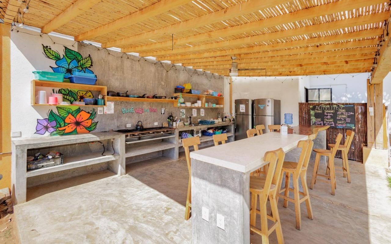 Surfnest Tamarindos Hostel Brisas de Zicatela Luaran gambar